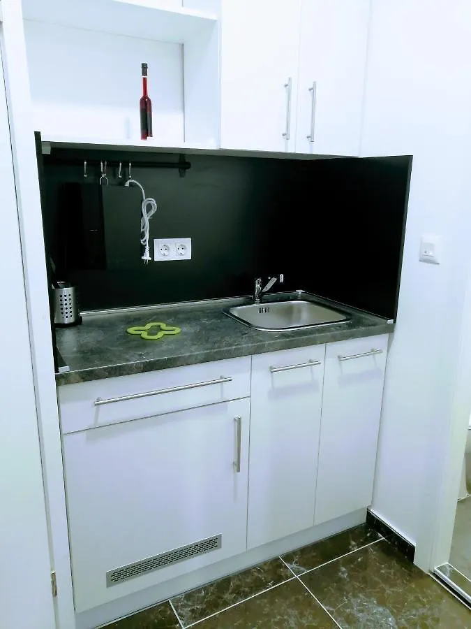Zpula Center Studio Apartments 0*, Pula Croatia
