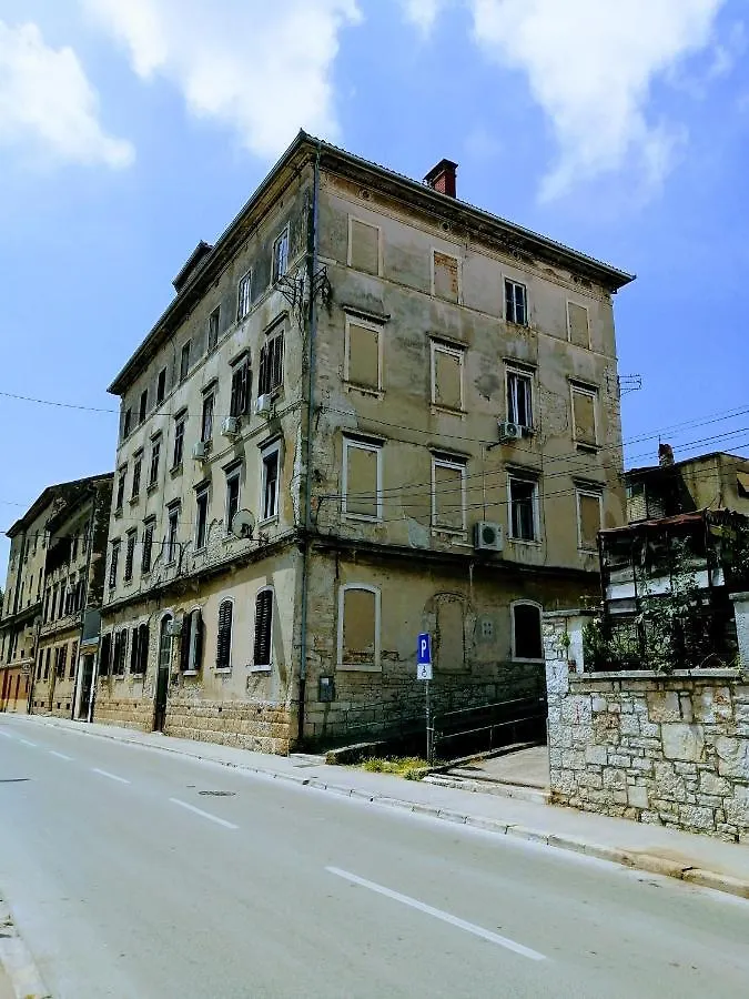 Zpula Center Studio Apartments  Pula