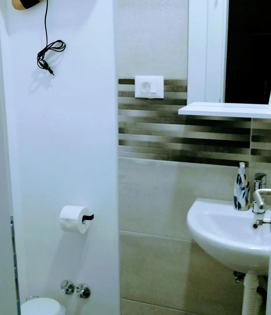 Zpula Center Studio Apartments 0*, Pula