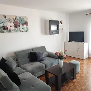 Eva Pula